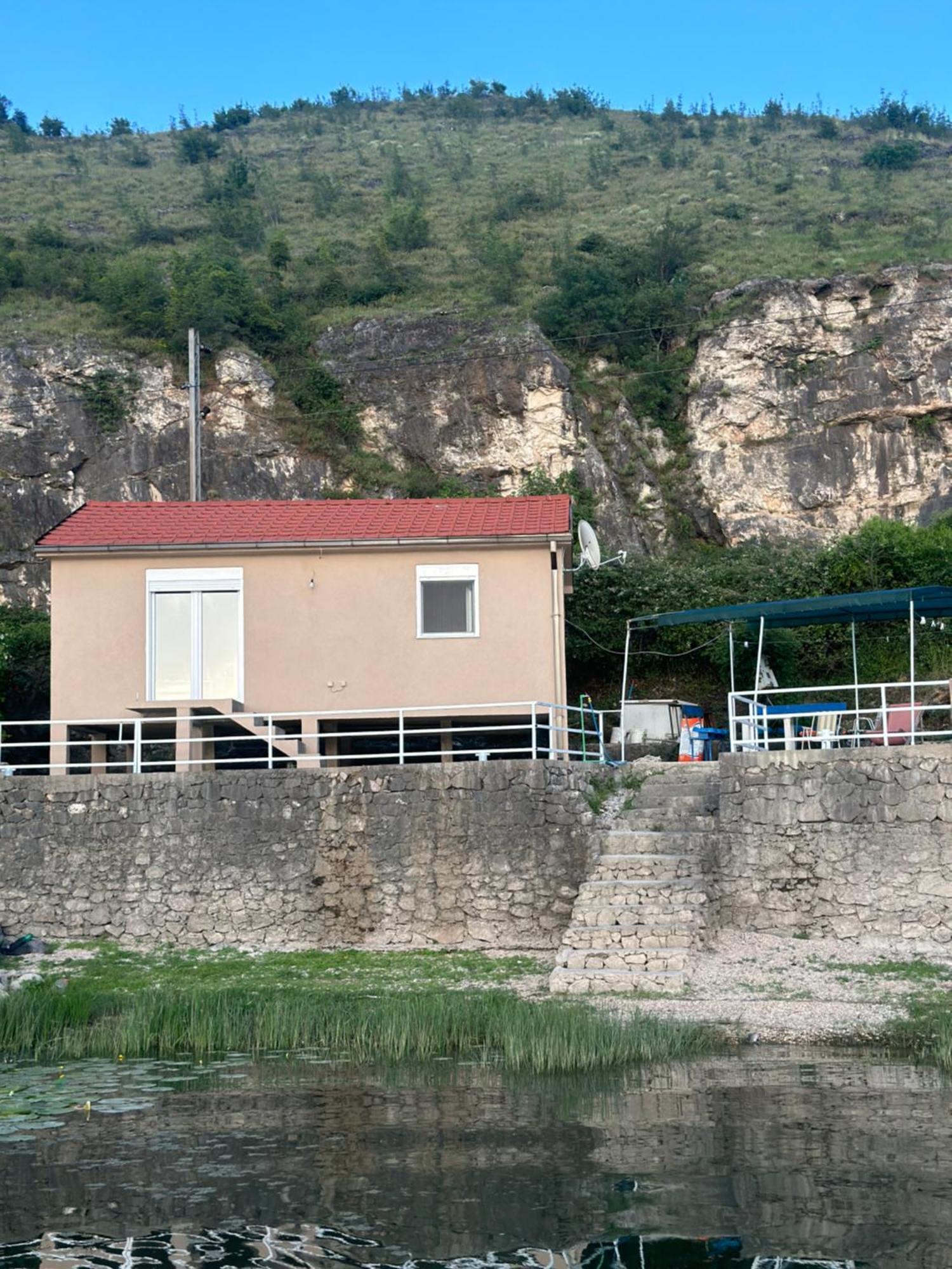 Lakeside Harmony Apartment Golubovci المظهر الخارجي الصورة