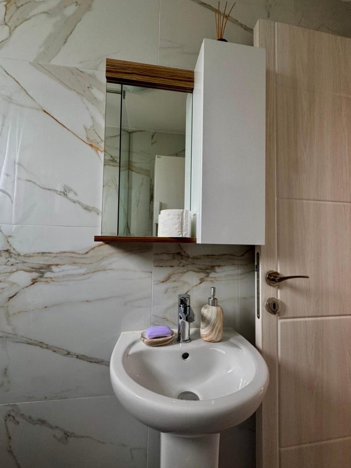 Lakeside Harmony Apartment Golubovci المظهر الخارجي الصورة