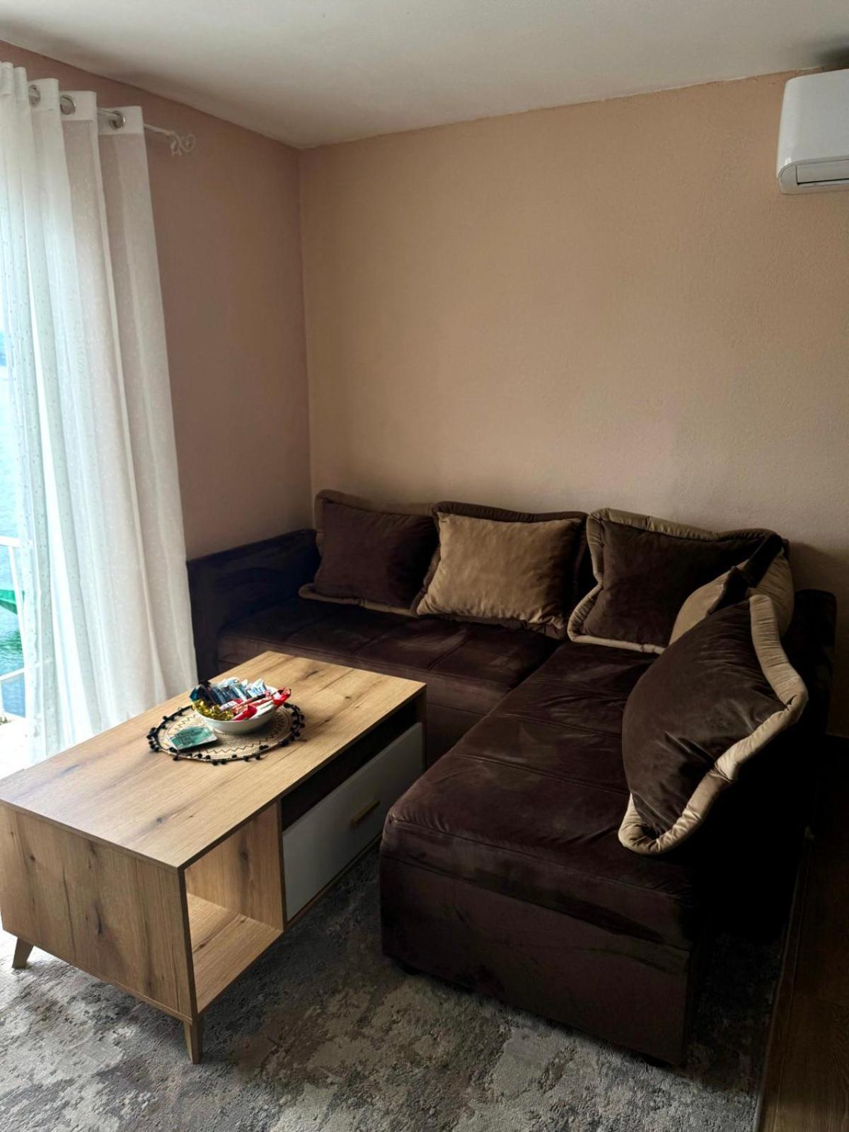 Lakeside Harmony Apartment Golubovci المظهر الخارجي الصورة